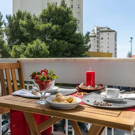 Happy House קסקאיס